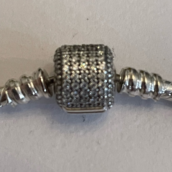 Like new Authentic Pandora Snake chain bracelet with pave barrel clasp 6.9” - Picture 3 of 9